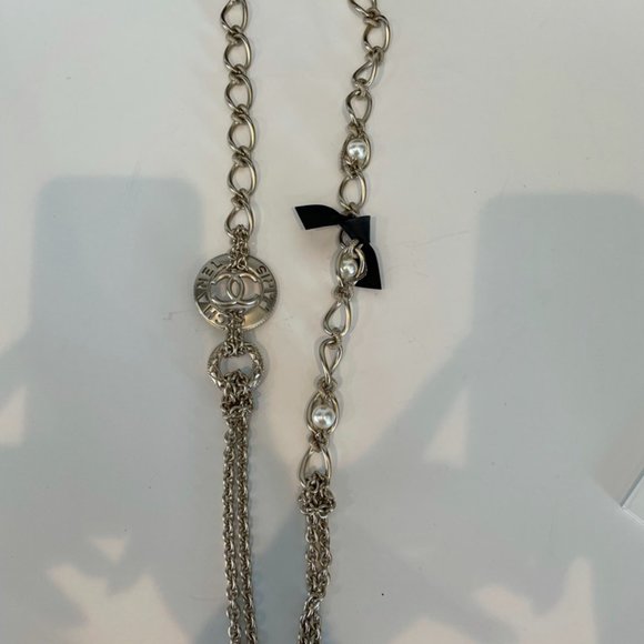 Chanel Golden Chain Strand Necklace with Signature Pearls - Picture 2 of 4